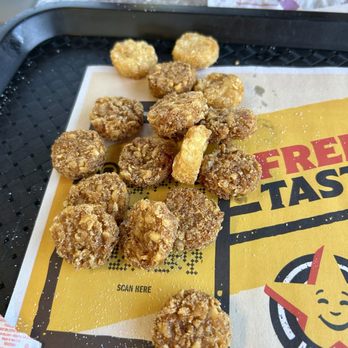 Hardee's - Four good hash rounds and old, refried ones. - Fast Food Near Me - Yorktown, Virginia Hardee's - Four good hash rounds and old, refried ones. - Fast Food Near Me - Yorktown, Virginia