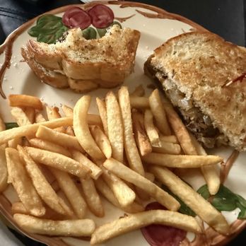 Habit Burger & Grill - Patty melt with jalapeños and fries - Burgers Near Me - Elk Grove, California Habit Burger & Grill - Patty melt with jalapeños and fries - Burgers Near Me - Elk Grove, California