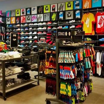 foot locker nike clothing