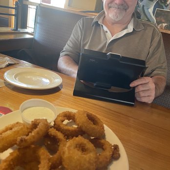 Applebee's Grill + Bar - Excellent onion rings, happy hour $4.50! - Sports Bars Near Me - Puyallup, Washington