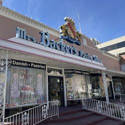Mrs. Backer's Pastry Shop - So fancy
