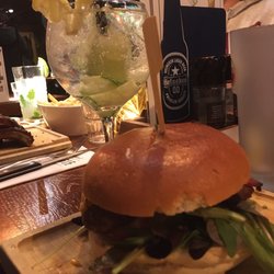 Proeflokaal Bregje - Gin tonic & burger