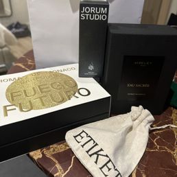 The perfumes and samples from Etiket