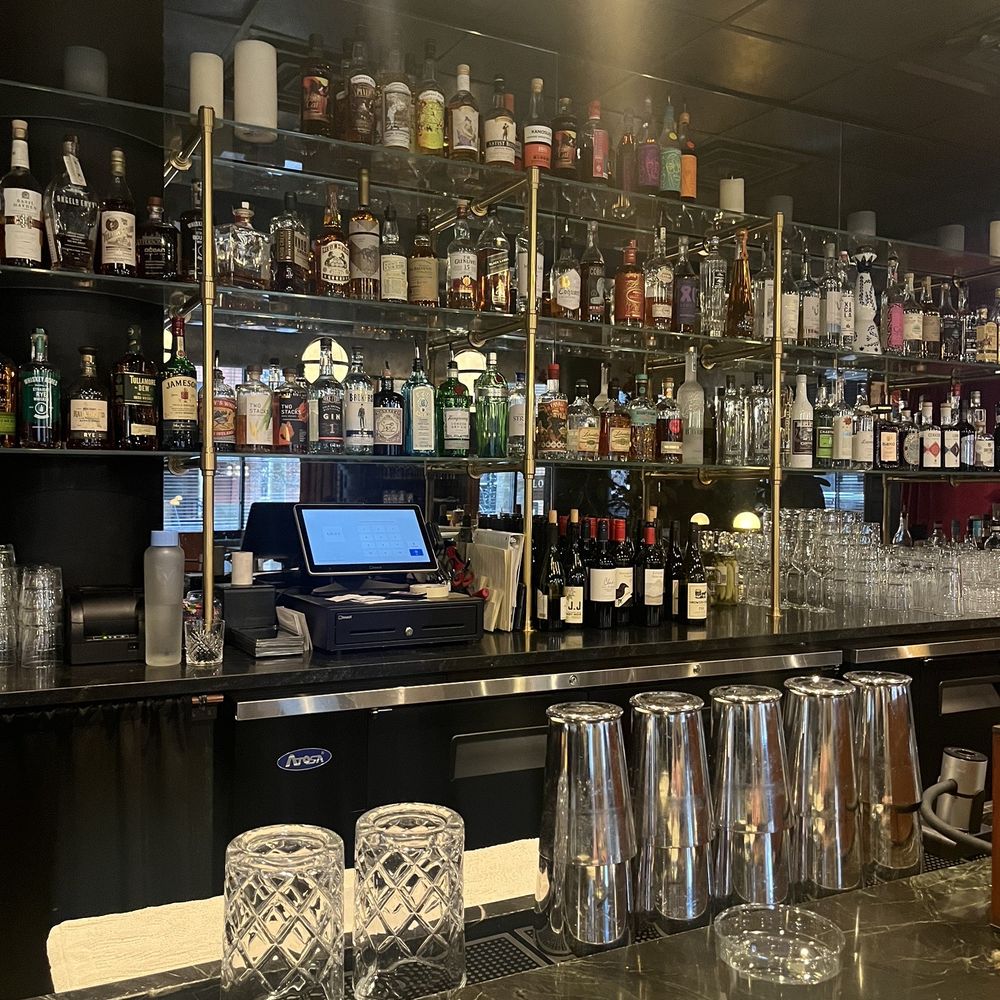 Carpenter Street - Bar area - Cocktail Bars Near Me - Chicago, Illinois Carpenter Street - Bar area - Cocktail Bars Near Me - Chicago, Illinois