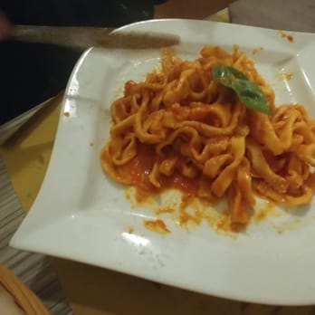 Da Tonino - Fetuccine pomodoro con basil - Trattorie Near Me - Rome, RM Da Tonino - Fetuccine pomodoro con basil - Trattorie Near Me - Rome, RM