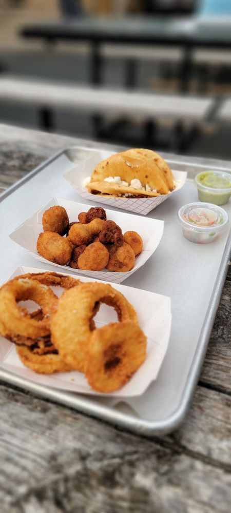 Quentin's BBQ & Sides Logo