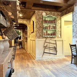 Friend Of A Farmer - Upper West Side - The colonial inn vibe