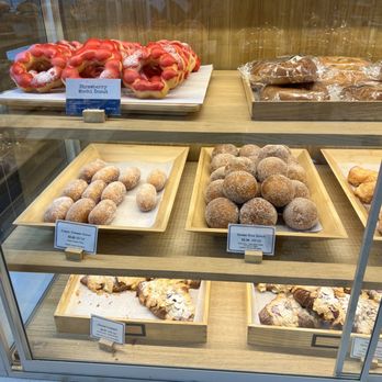 Paris Baguette - Bakeries Near Me - Quincy, Massachusetts Paris Baguette - Bakeries Near Me - Quincy, Massachusetts