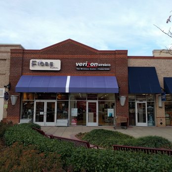 Verizon - Keep moving!  This place I a sh!t show IMO! - Mobile Phones Near Me - Rockville, Maryland