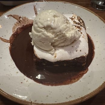 Lazy Dog - S'mores brownie sunday - New American Near Me - Las Vegas, Nevada Lazy Dog - S'mores brownie sunday - New American Near Me - Las Vegas, Nevada