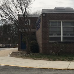 Hollin Meadows Elementary School - Side entrance