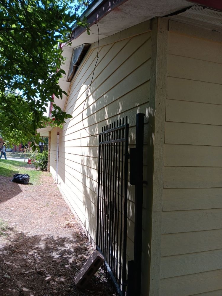 Slide of Saldana's Roofing