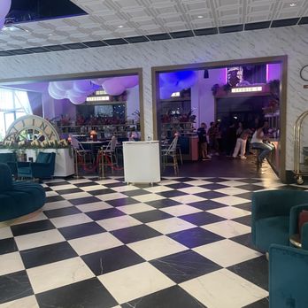 Hijinx Hotel - Bar area - Eatertainment Near Me - Irvine, California