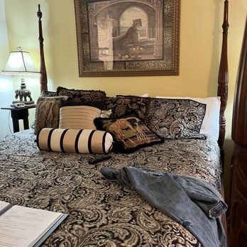 Crest Country Inn - Hotels Near Me - Williamsburg, Iowa