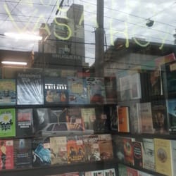 El Halcón Maltés - "¿Qué vas a leer hoy?". Eso te pregunta desde la vidriera de El Halcón Maltés.
