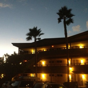 Encinitas Inn at Moonlight Beach by Best Western - Taking the short walk to Moonlight Beach to catch sundown. Then picking a place for dinner on PCH. - Hotels Near Me - Encinitas, California