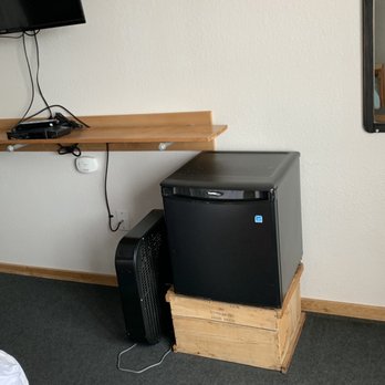 Adrift Hotel - Mini-fridge and hostel like furniture - Hotels Near Me - Long Beach, Washington Adrift Hotel - Mini-fridge and hostel like furniture - Hotels Near Me - Long Beach, Washington