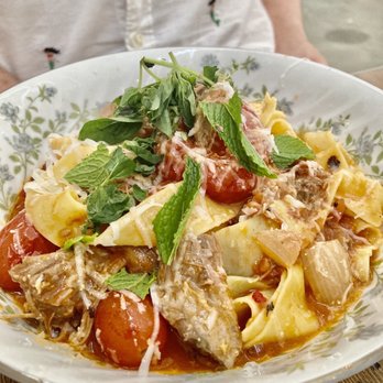 Whitecrest Eatery - a plate of pasta with meat and tomatoes - New American Near Me - Stonington, Connecticut Whitecrest Eatery - a plate of pasta with meat and tomatoes - New American Near Me - Stonington, Connecticut