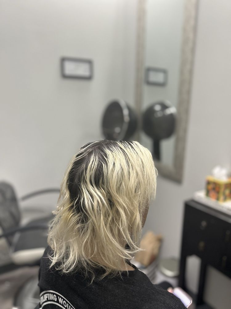 All About Hair Hilda's Studio Logo