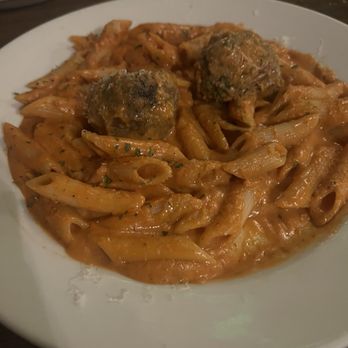 Pignetti's Waco - Crema Rosa Delight w/meatballs - Italian Near Me - Waco, Texas