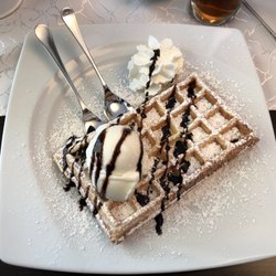 Seeterrasse - Waffel mit Vanille-Eis