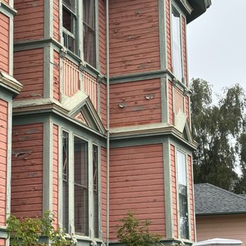 The Starrett House - Exterior shows need for attention - Hotels Near Me - Port Townsend, Washington The Starrett House - Exterior shows need for attention - Hotels Near Me - Port Townsend, Washington