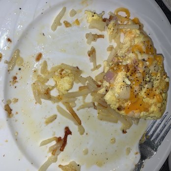 Emilia's Cafe - Greasy buttery hash browns. I can eat a lot but couldn't finish it because it was not good - American Near Me - Henderson, Nevada