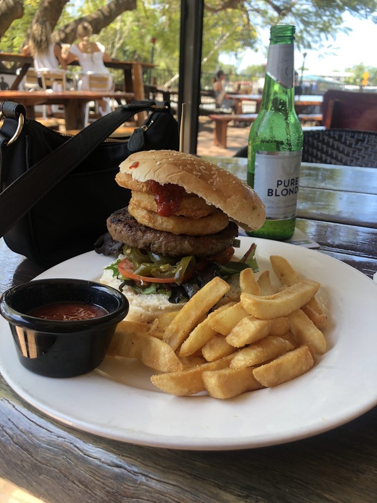 BANJO’S BAR & BISTRO Updated September 2024 Cnr Shute Harbour Rd