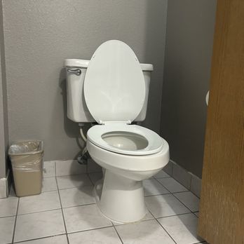 Pinetop Studio Suites - Toilet - Hotels Near Me - Pinetop, Arizona Pinetop Studio Suites - Toilet - Hotels Near Me - Pinetop, Arizona
