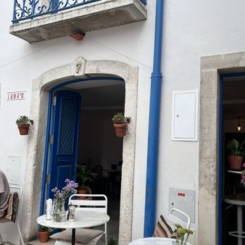 Ludo’s - Outside - Breakfast & Brunch Near Me - Lisbon, 11 Ludo’s - Outside - Breakfast & Brunch Near Me - Lisbon, 11