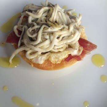 Entre Vinos - Tosta de gulas - Wine Bars Near Me - Ronda, Massachusetts