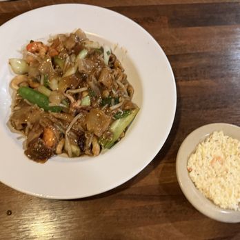 Bob Chinn's Crab House - Seafood stir fry with chow fun noodles and side of cole slaw, $24. - Seafood Near Me - Wheeling, Illinois Bob Chinn's Crab House - Seafood stir fry with chow fun noodles and side of cole slaw, $24. - Seafood Near Me - Wheeling, Illinois