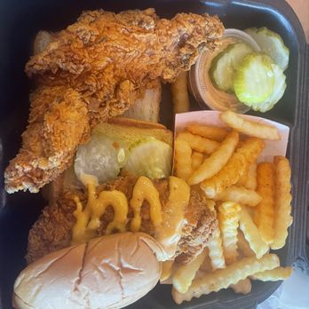 Dave's Hot Chicken - Dave's #3 1 Tender & 1 Slider w/ Fries - Chicken Shop Near Me - Braintree, Massachusetts