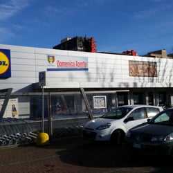 Lidl - Costruzione nuova con parcheggio e accesso dedicato.