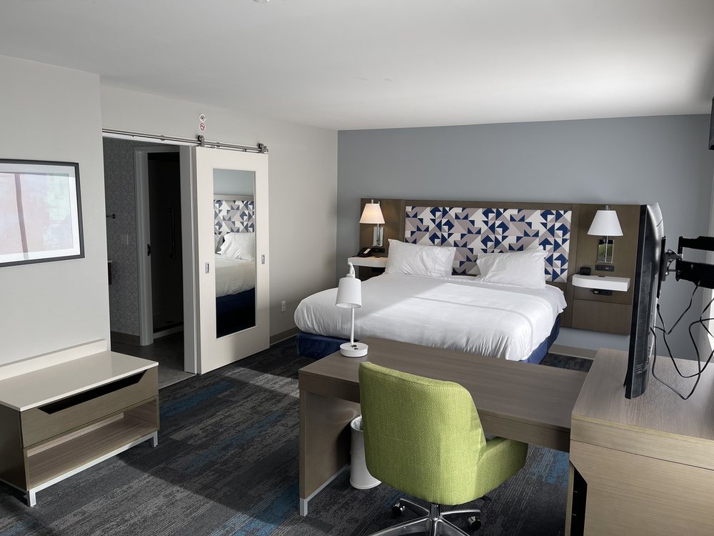 HAMPTON INN & SUITES YPSILANTI Updated October 2024 45 Photos 515