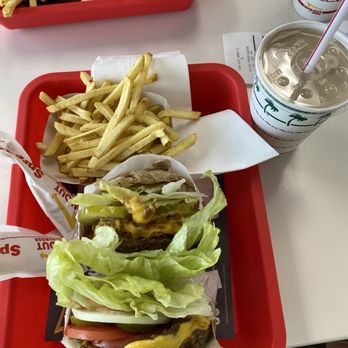 In-N-Out Burger - Fast Food Near Me - Redding, California