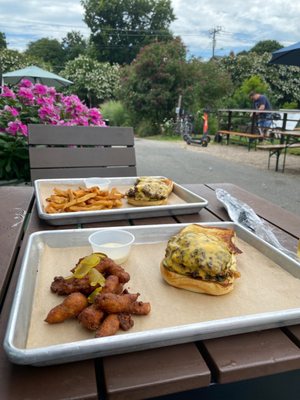 Standard Beer + Food by null