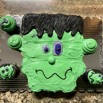 Golden Moon Bakery - Frankenstein inspired cupcake pull apart with buttercream - Desserts Near Me Golden Moon Bakery - Frankenstein inspired cupcake pull apart with buttercream - Desserts Near Me