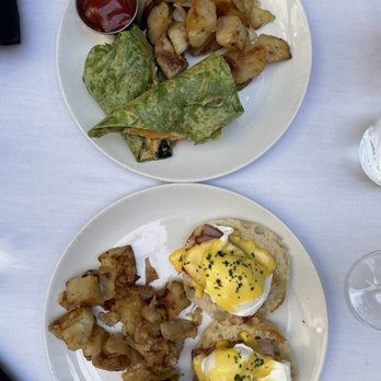 Central Bar + Restaurant - Breakfast burrito & eggs Benedict - American Near Me - Bellevue, Washington