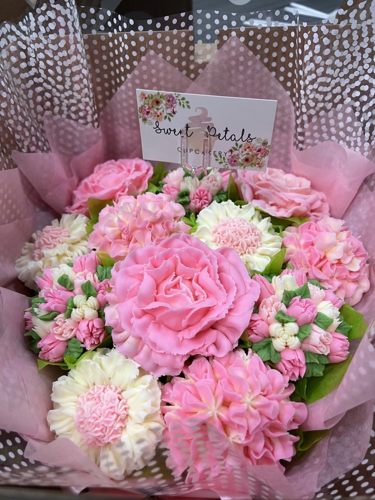 Sweet Petals CupCakery Logo