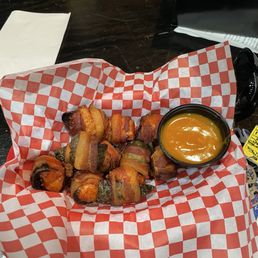 Bacon wrapped chicken poppers