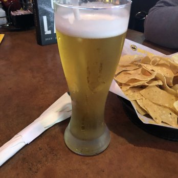 Buffalo Wild Wings - Ice cold Bud draft (Tall) - American Near Me - Orlando, Florida
