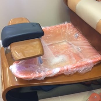 VQ Nails Spa - Fresh plastic liner first, then feet next for each pedicure. Clean! - Nail Salons Near Me - Herndon, Virginia VQ Nails Spa - Fresh plastic liner first, then feet next for each pedicure. Clean! - Nail Salons Near Me - Herndon, Virginia