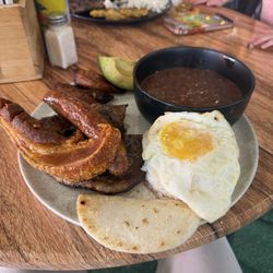 Manantial Market Place - Bandeja Paisa