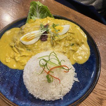 Serva Peruvian Cuisine - Chicken entree (item under Lomo Saltado on the menu) my husband said tasted great and a bit like Thai food - Peruvian Near Me - Ketchum, Idaho