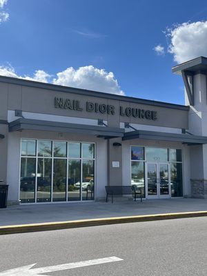Nail DIOR Lounge of Wimauma