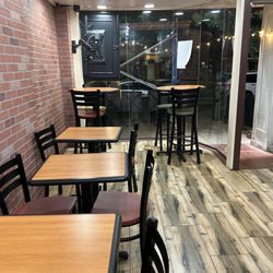Midtown Philly Steaks - Dining area