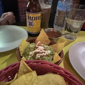 La Cantina Mexicana - Guacamole and chips - Mexican Near Me - Seville, SE La Cantina Mexicana - Guacamole and chips - Mexican Near Me - Seville, SE