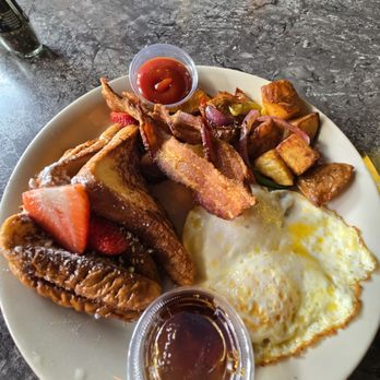 District 7 Grill - The Full House - Burgers Near Me - Houston, Texas