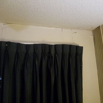 Economy Inn - Peeling, water stains. - Hotels Near Me - Barstow, California Economy Inn - Peeling, water stains. - Hotels Near Me - Barstow, California